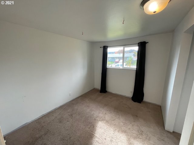 3746 Cherokee Drive Springfield, OR 97478 - Photo 16 of 26 an empty room with windows