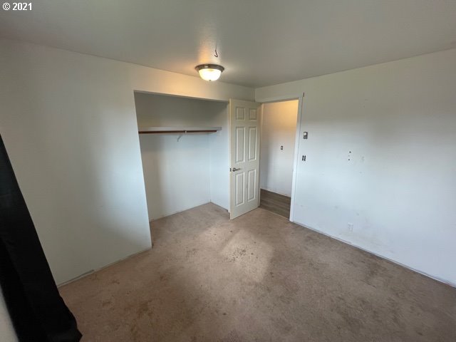 3746 Cherokee Drive Springfield, OR 97478 - Photo 17 of 26 an empty room with windows
