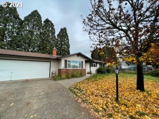 3746 Cherokee Drive Springfield, OR 97478 - Photo 3 of 26 a view of a house with a tree in the background