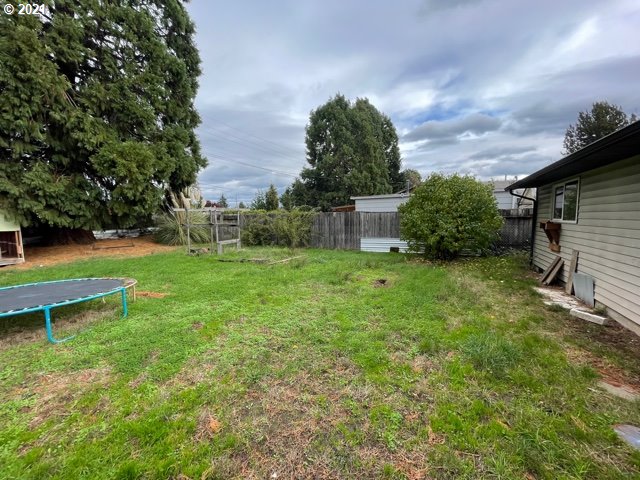 3746 Cherokee Drive Springfield, OR 97478 - Photo 24 of 26 a view of a backyard with sitting area