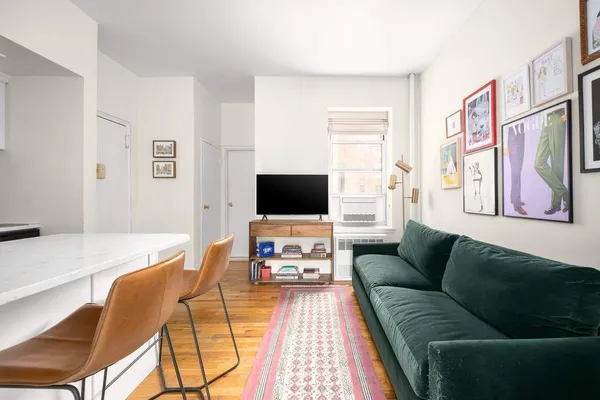 $675,000 | 26 Gramercy Park South, Unit 6G | Gramercy