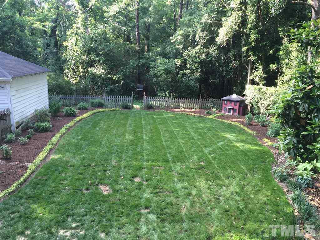 3400 Ruffin Street Raleigh, NC 27607 - Photo 20 of 21 a backyard of a house with table and chairs
