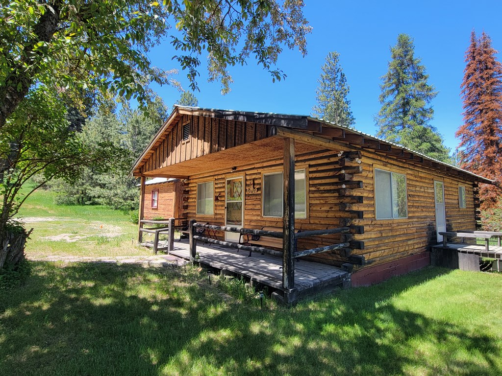607-11 South Main Street Cascade, ID 83611 - Photo 6 of 23 Log cabin on .55 acres
