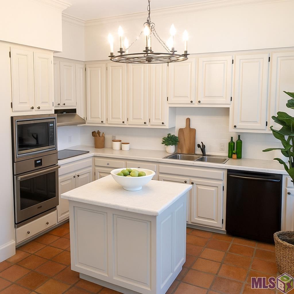 7958 Wrenwood Boulevard, Unit B Baton Rouge, LA 70809 - Photo 5 of 11 kitchen