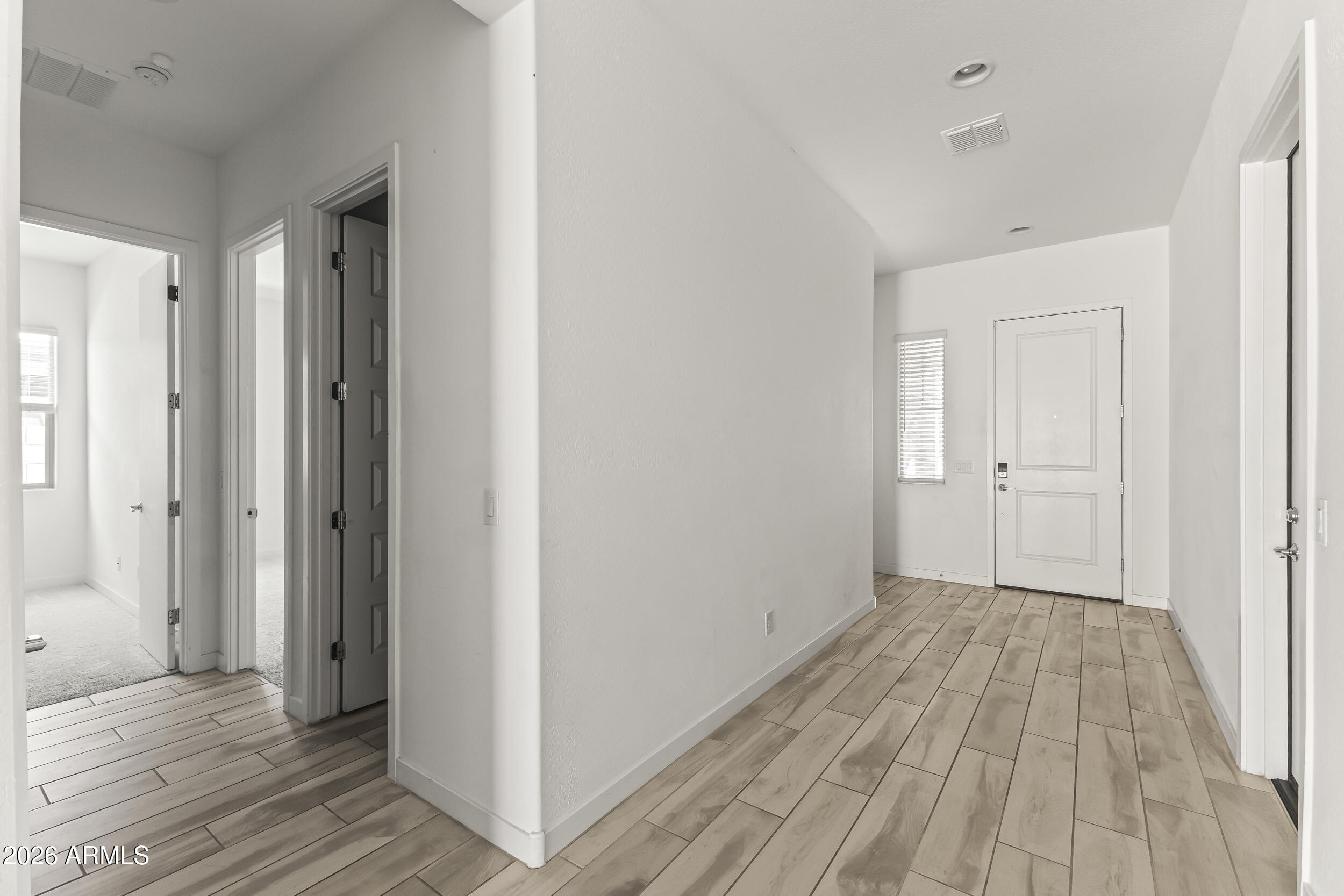 9342 West Roma Avenue Phoenix, AZ 85037 - Photo 6 of 34 Entry/Hallway