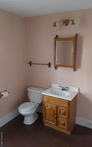 a view of entryway with a window