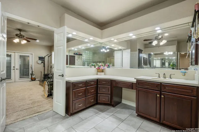 $850,000 | 20725 Wahl Lane, San Antonio, TX 78266