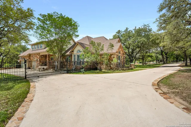 $850,000 | 20725 Wahl Lane, San Antonio, TX 78266