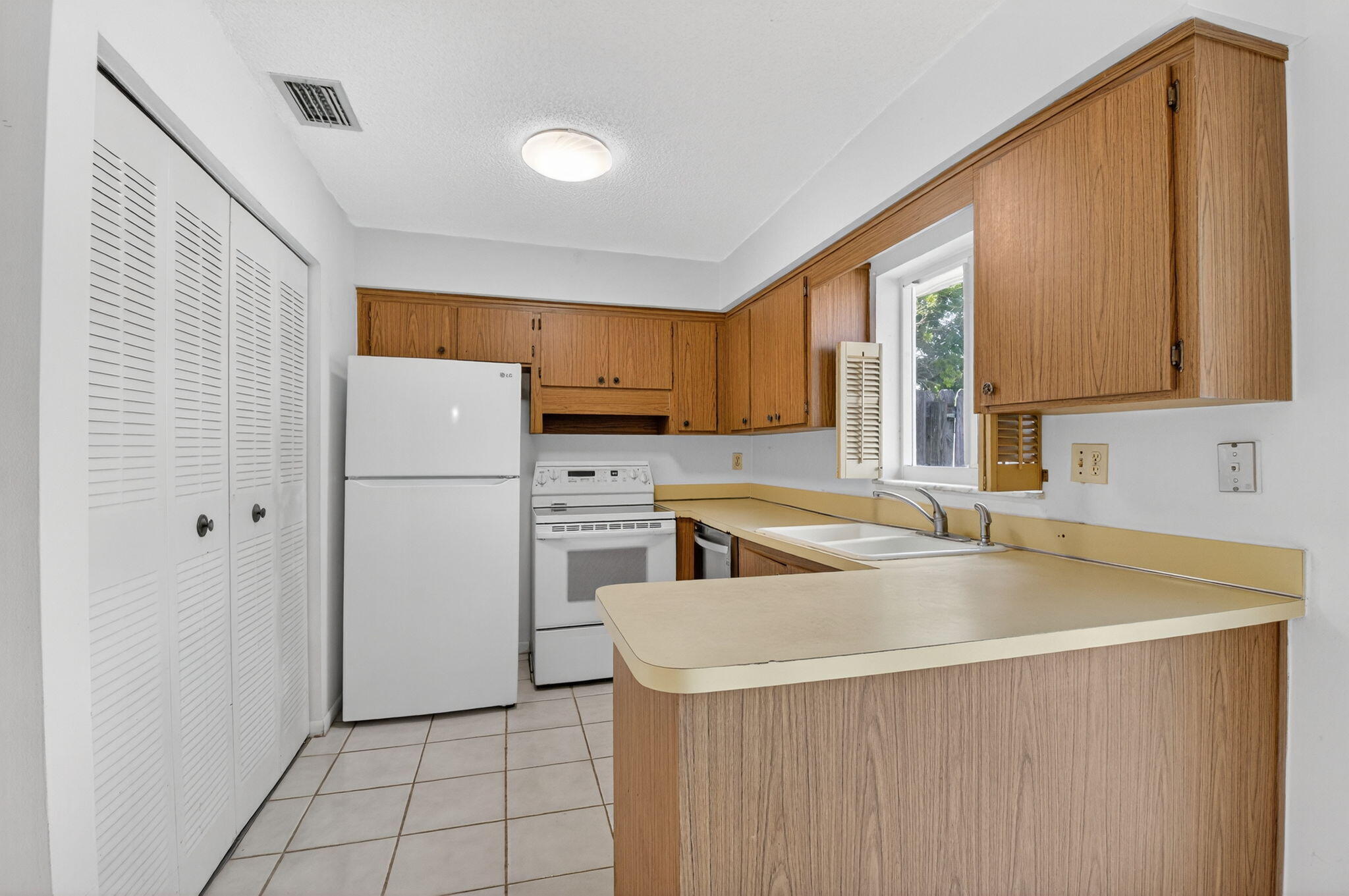 1601 Northwest 5th Street Boca Raton, FL 33486 - Photo 11 of 35 1601 NW 5th ST (40)