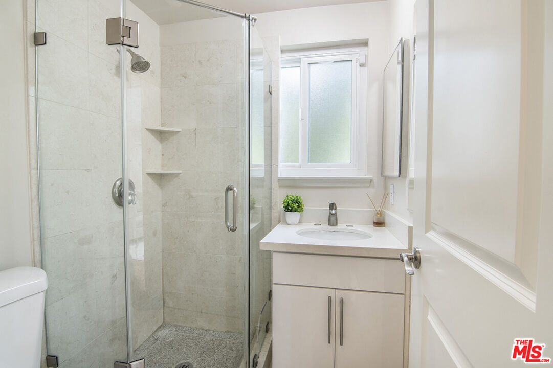 18906 Killimore Court Porter Ranch, CA 91326 - Photo 13 of 33 Gallery Image 13