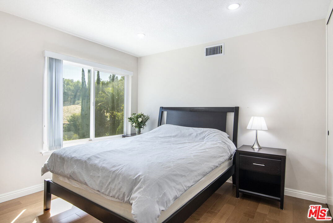 18906 Killimore Court Porter Ranch, CA 91326 - Photo 23 of 33 Gallery Image 23