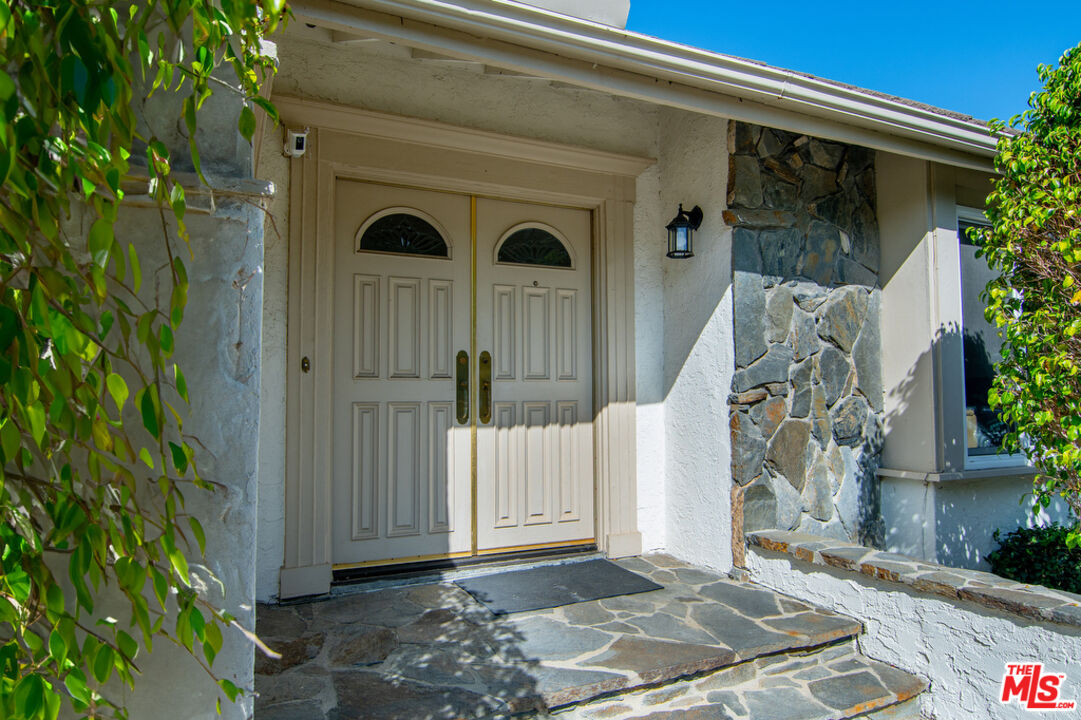 18906 Killimore Court Porter Ranch, CA 91326 - Photo 3 of 33 Gallery Image 3