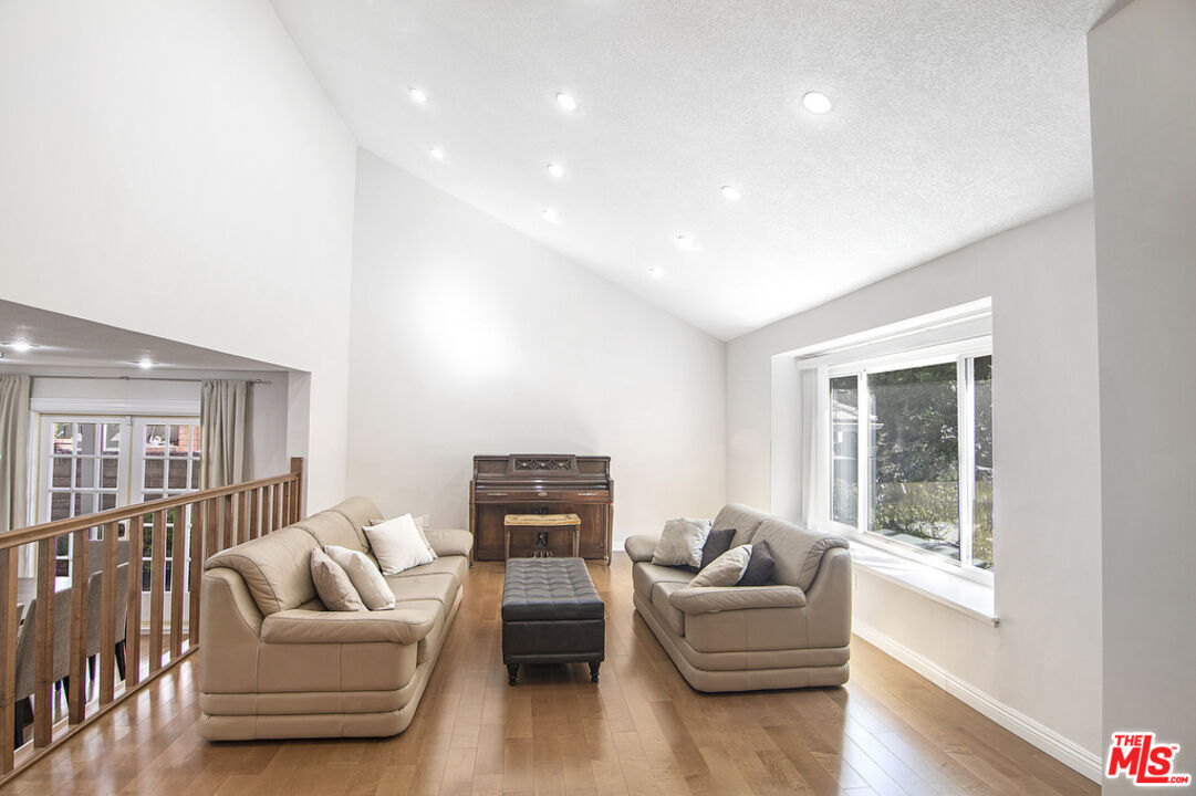 18906 Killimore Court Porter Ranch, CA 91326 - Photo 5 of 33 Gallery Image 5