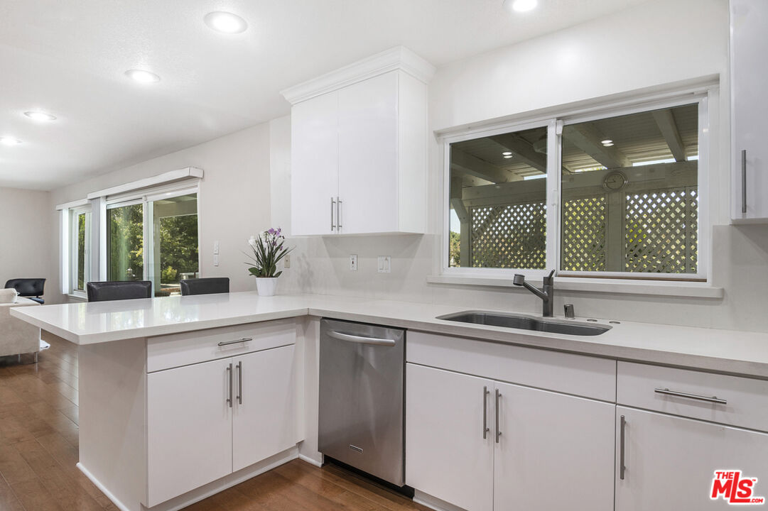 18906 Killimore Court Porter Ranch, CA 91326 - Photo 8 of 33 Gallery Image 8