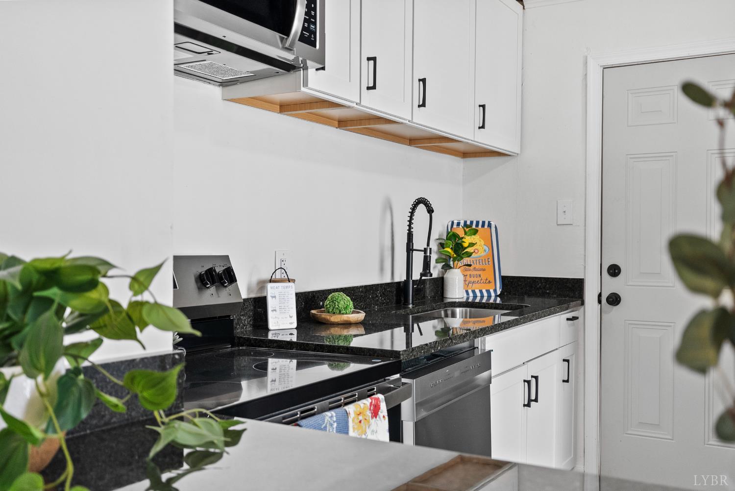 1149 Stratford Road Lynchburg, VA 24502 - Photo 10 of 29