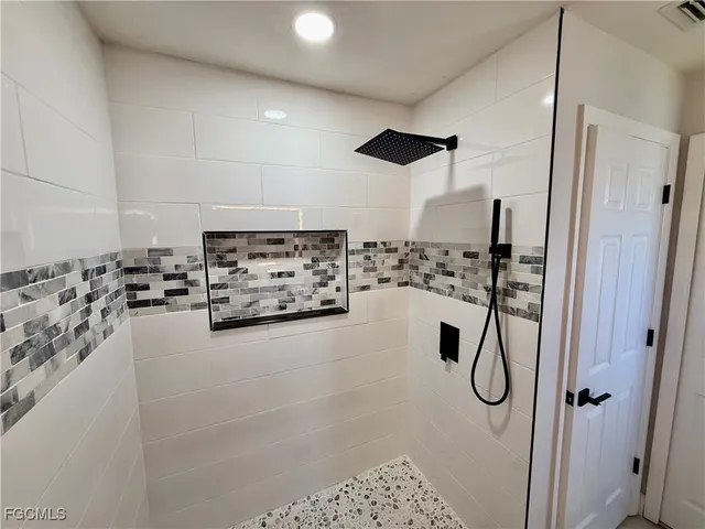 $300,000 | 2600 Southwest 22nd Place, Cape Coral, FL 33914