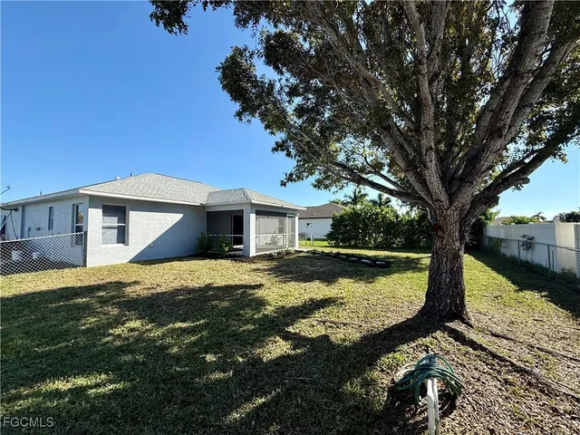 $300,000 | 2600 Southwest 22nd Place, Cape Coral, FL 33914