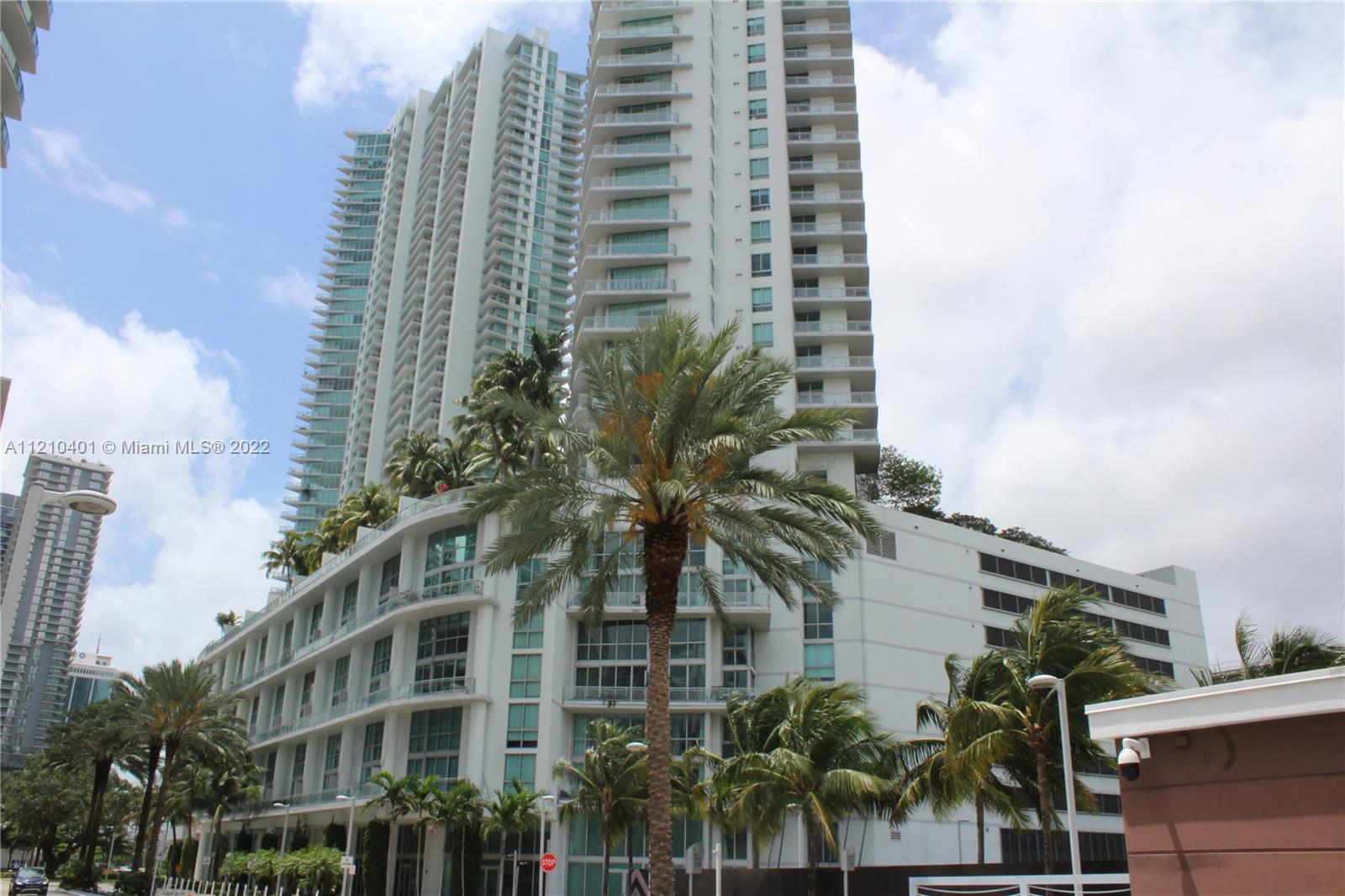 92 Southwest 3rd Street, Unit 5204 Miami, FL 33130 - Photo 1 of 20 a front view of a building