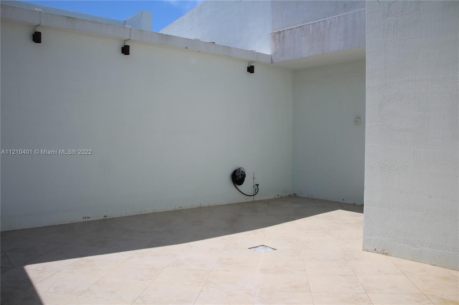 92 Southwest 3rd Street, Unit 5204 Miami, FL 33130 - Photo 20 of 20 a view of an empty room