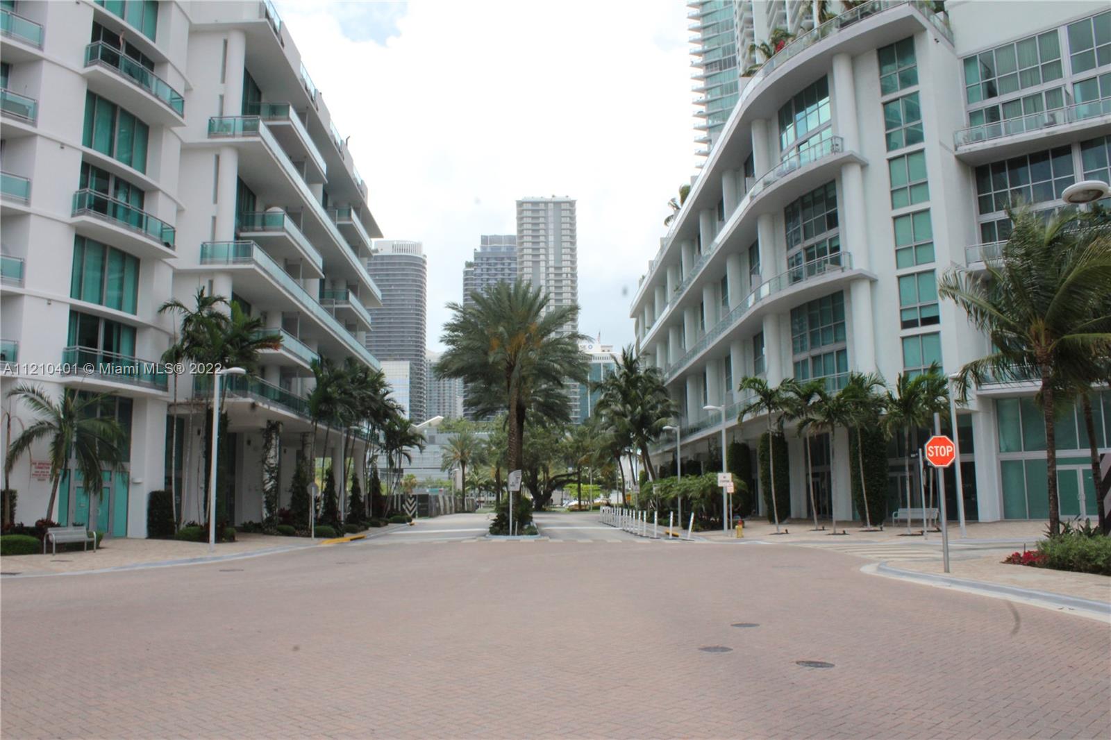 92 Southwest 3rd Street, Unit 5204 Miami, FL 33130 - Photo 2 of 20 a view of a building with a street