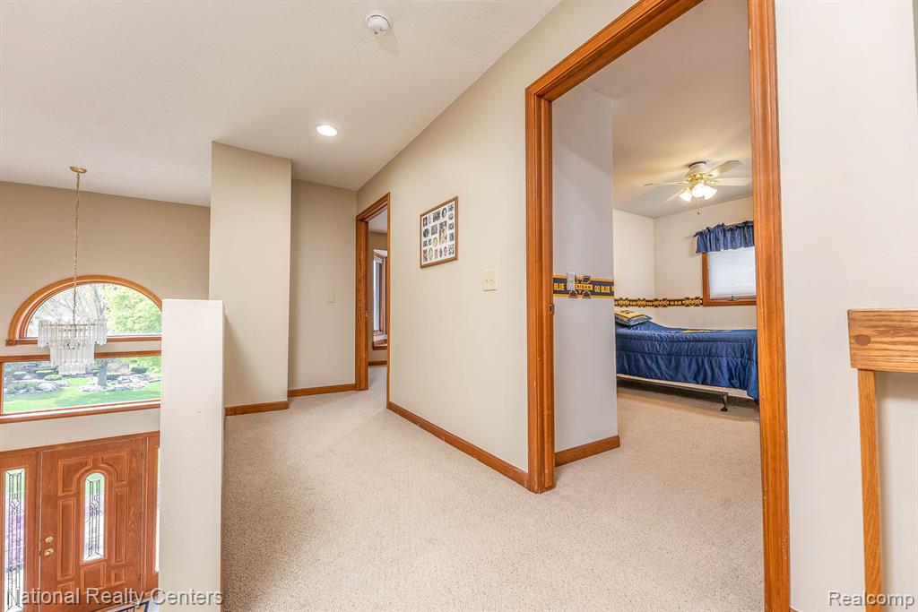 37164 Chesapeake Road Farmington Hills, MI 48335 - Photo 19 of 40
