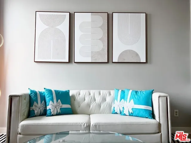 $699,000 | 3810 Wilshire Boulevard, Unit 408, Los Angeles, CA 90010