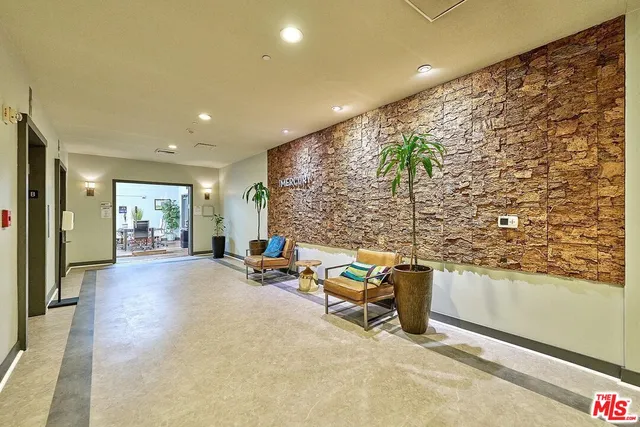 $699,000 | 3810 Wilshire Boulevard, Unit 408, Los Angeles, CA 90010