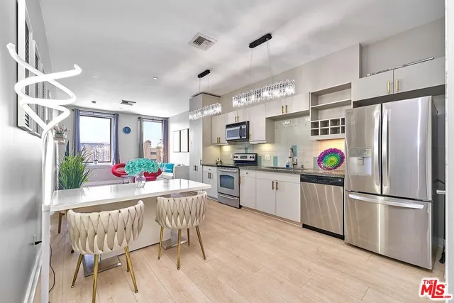 $699,000 | 3810 Wilshire Boulevard, Unit 408, Los Angeles, CA 90010