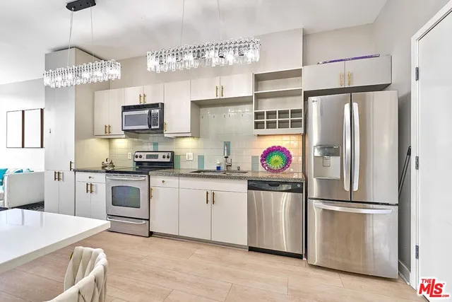 $699,000 | 3810 Wilshire Boulevard, Unit 408, Los Angeles, CA 90010