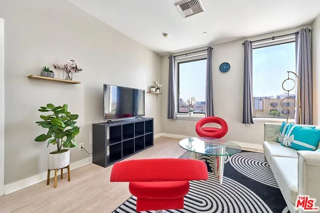 $699,000 | 3810 Wilshire Boulevard, Unit 408, Los Angeles, CA 90010