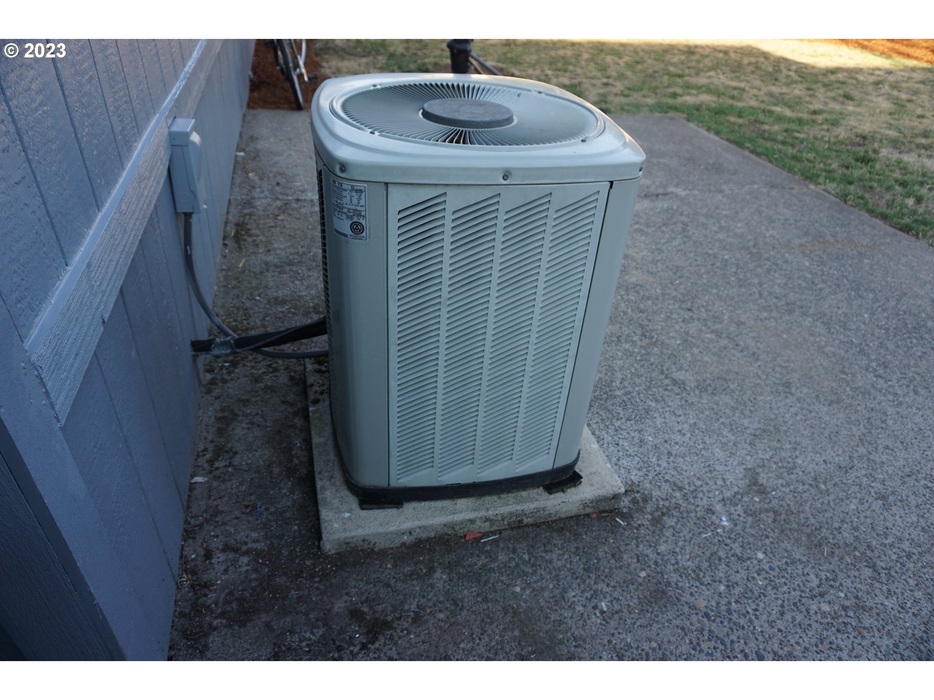 1949 Southeast Palmquist Road Gresham, OR 97080 - Photo 27 of 31 a view of entryway