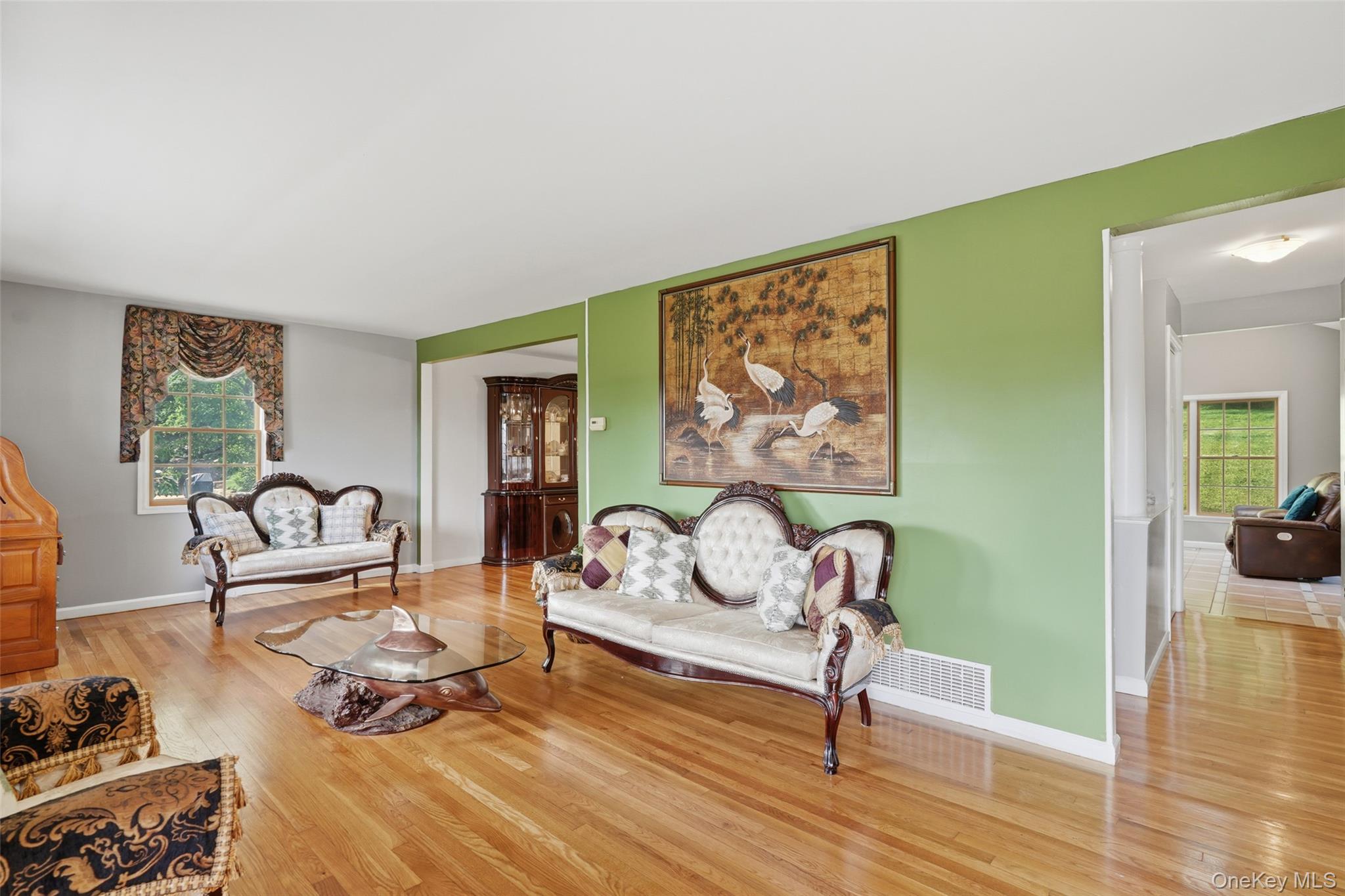 623 Cardinal Road Cortlandt Manor, NY 10567 - Photo 5 of 40 a living room with furniture and a potted plant