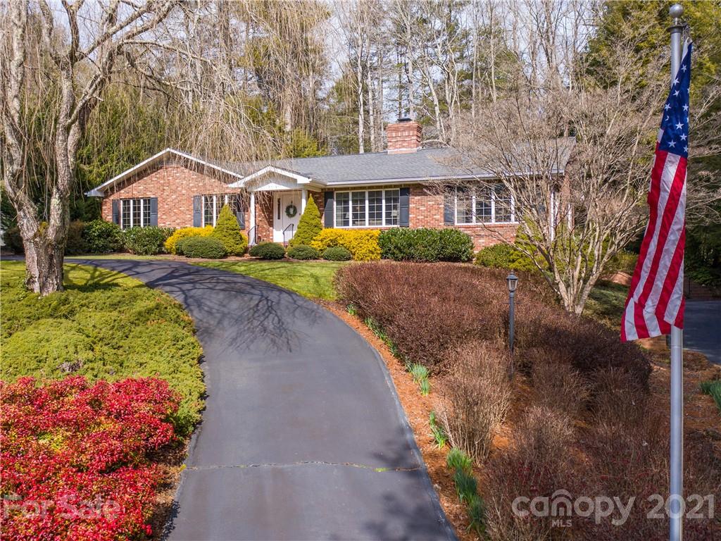 15 Legendary Road Hendersonville, NC 28739 - Photo 1 of 37 Gallery Image 1