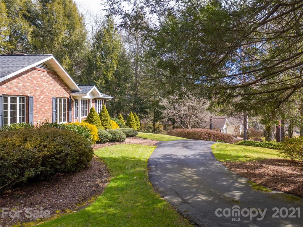 15 Legendary Road Hendersonville, NC 28739 - Photo 3 of 37 Gallery Image 3