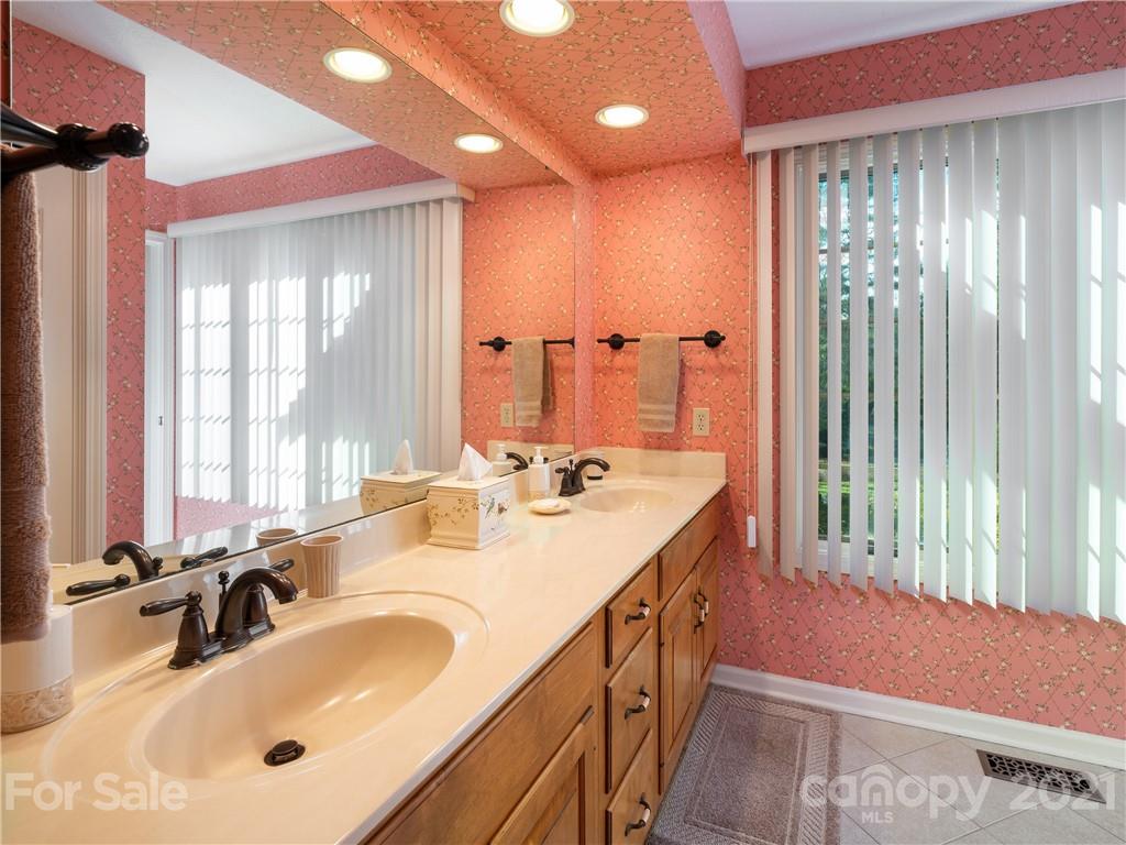 15 Legendary Road Hendersonville, NC 28739 - Photo 27 of 37 Gallery Image 27