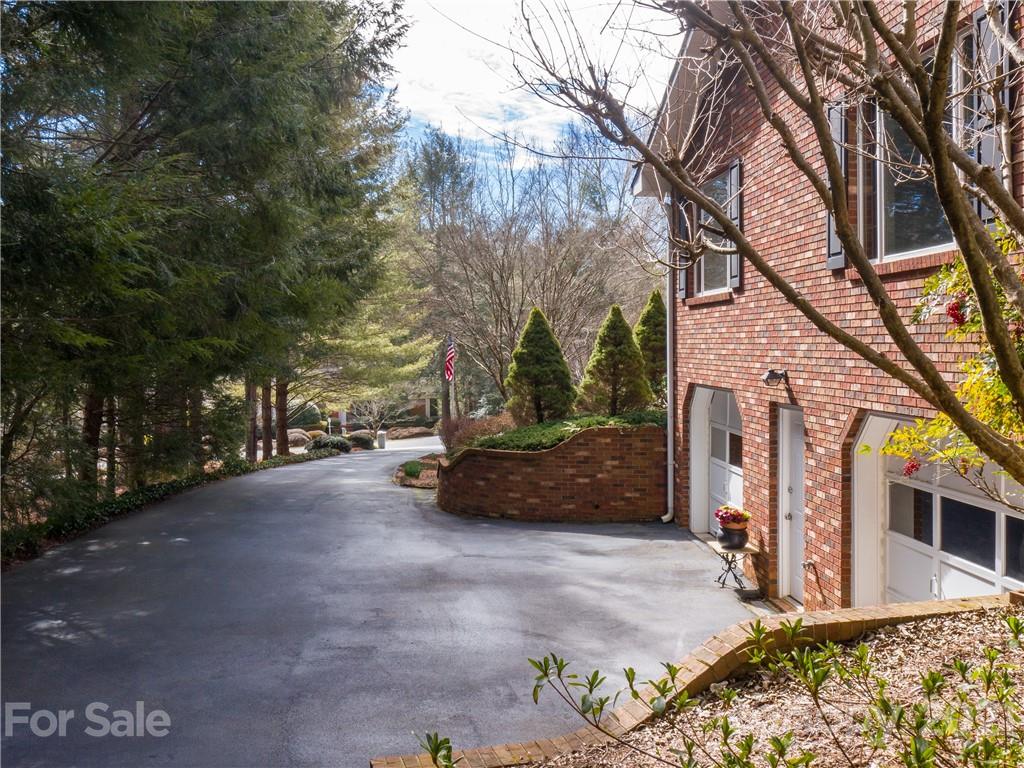 15 Legendary Road Hendersonville, NC 28739 - Photo 4 of 37 Gallery Image 4