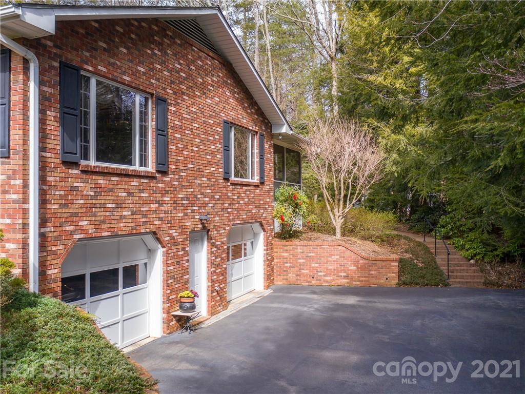 15 Legendary Road Hendersonville, NC 28739 - Photo 5 of 37 Gallery Image 5