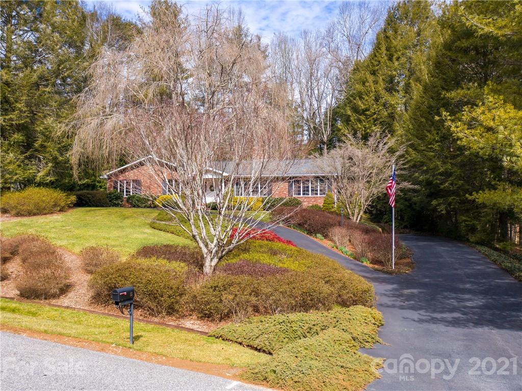 15 Legendary Road Hendersonville, NC 28739 - Photo 8 of 37 Gallery Image 8