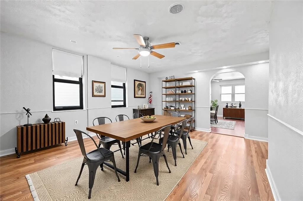 137 South 12th Street Pittsburgh, PA 15203 - Photo 7 of 24 a dining room with furniture and window
