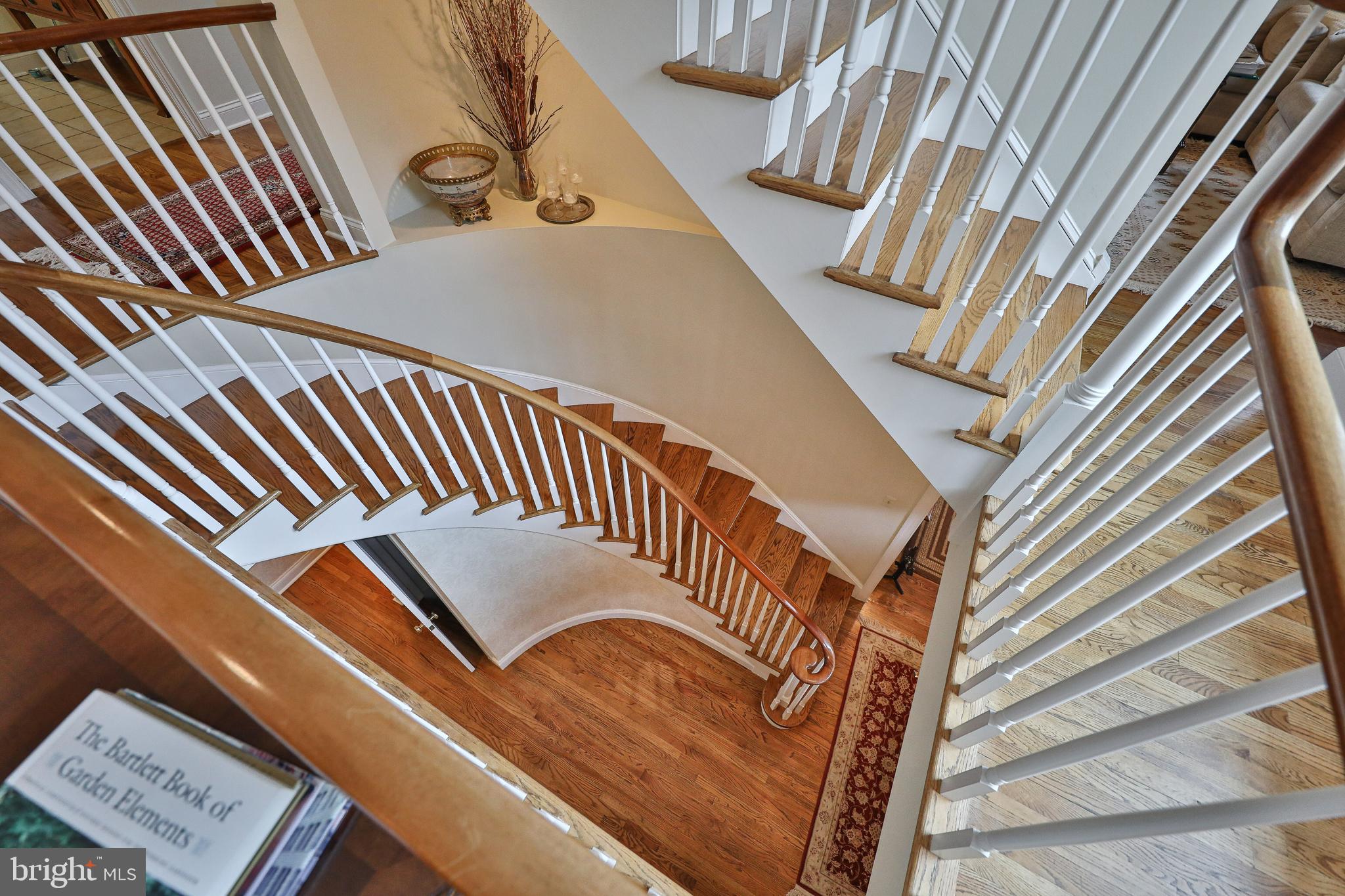 701 Pine Street Philadelphia, PA 19106 - Photo 11 of 32 A Masterpiece of Stair Engineering