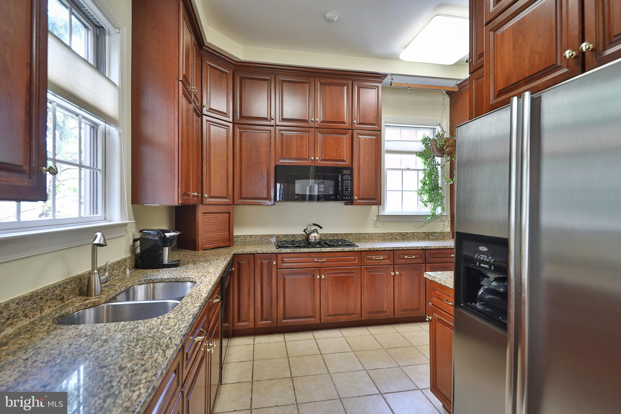 701 Pine Street Philadelphia, PA 19106 - Photo 16 of 32 Custom Kitchen
