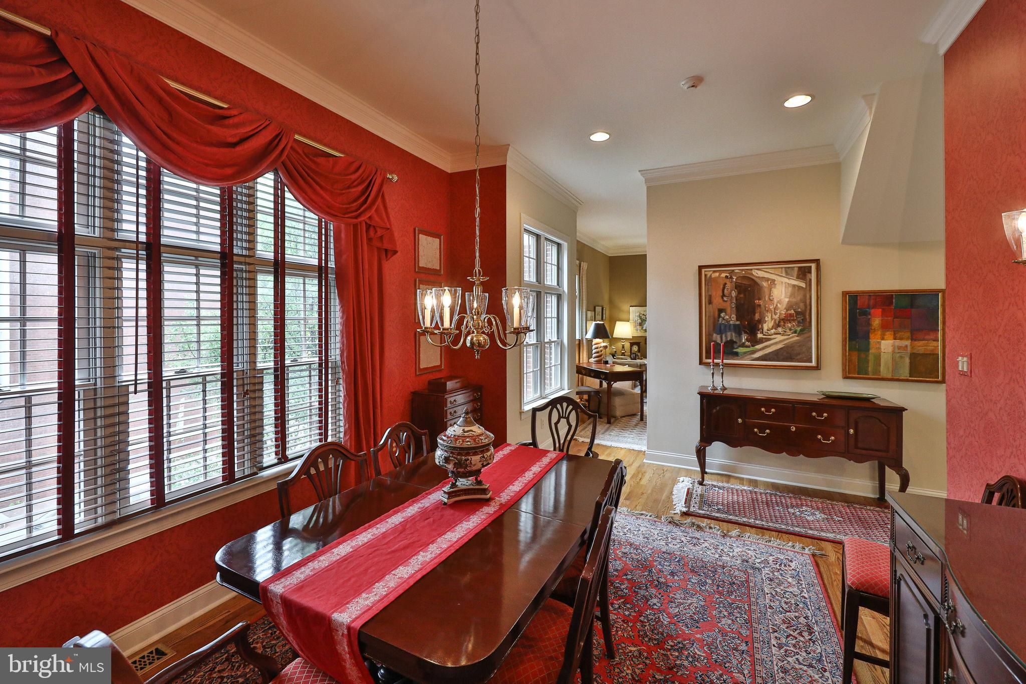 701 Pine Street Philadelphia, PA 19106 - Photo 20 of 32 Huge Windows Throughout
