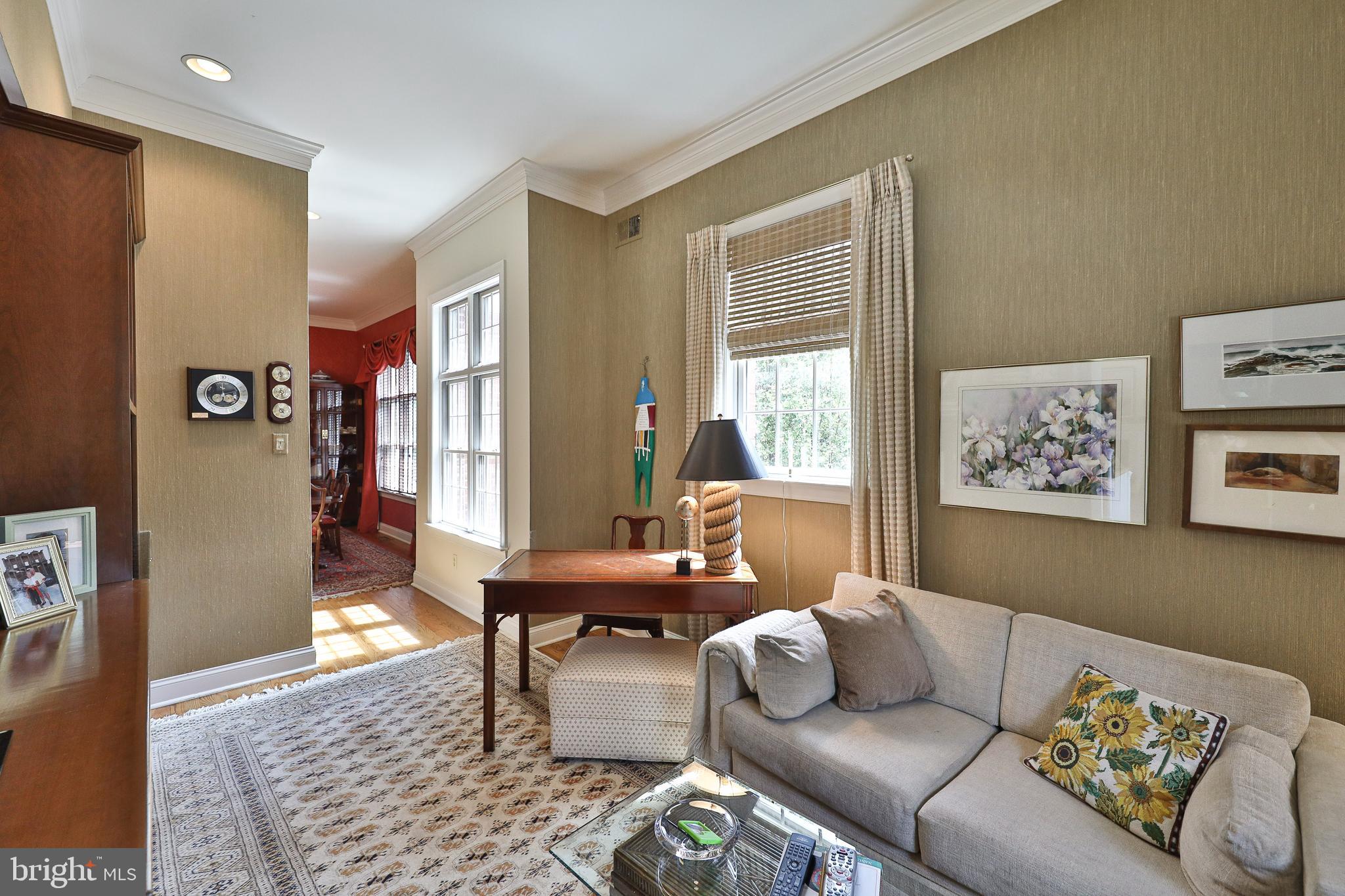 701 Pine Street Philadelphia, PA 19106 - Photo 21 of 32 Cozy Den with Complete Bar Setup
