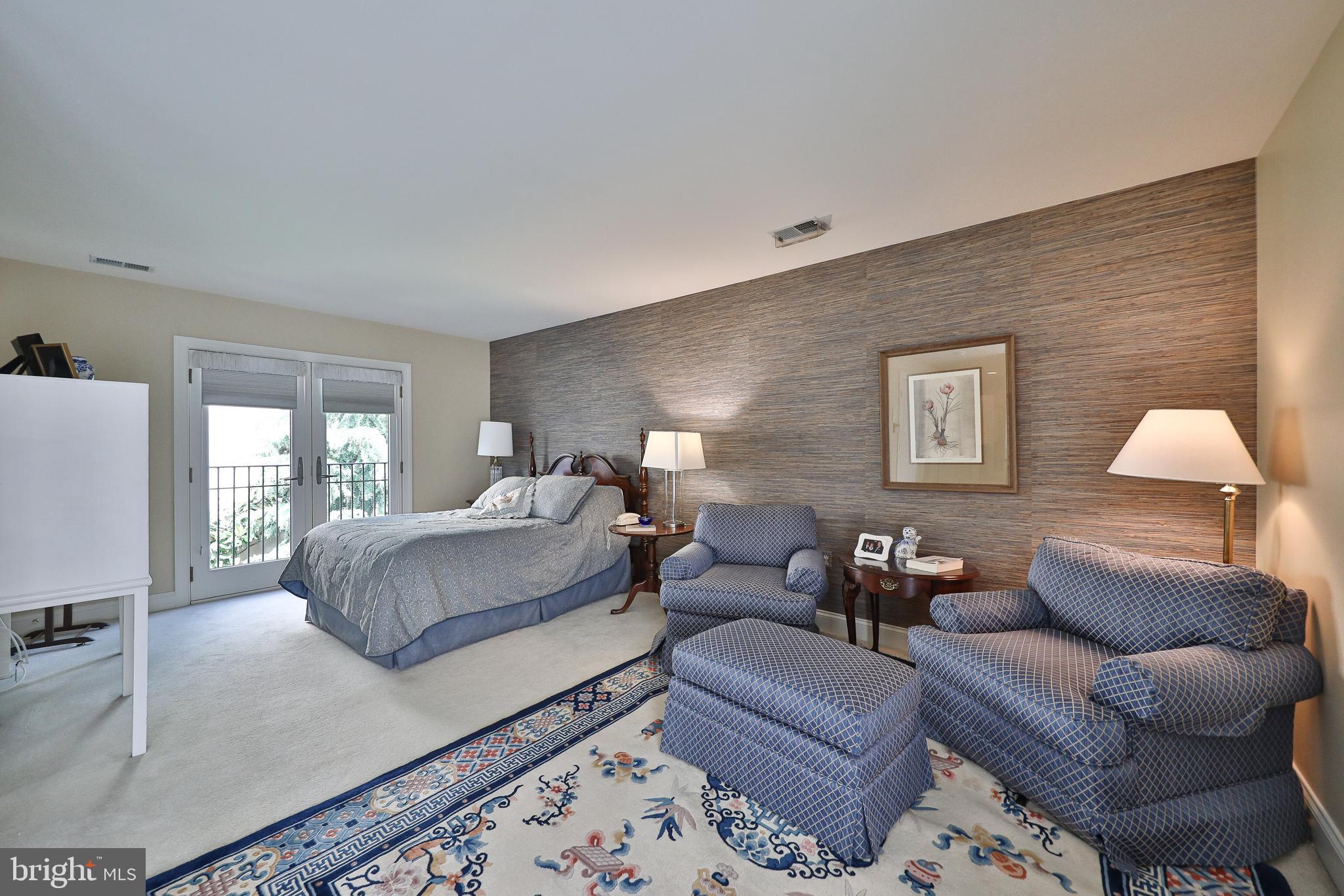 701 Pine Street Philadelphia, PA 19106 - Photo 22 of 32 Master Bedroom overlooking the Garden
