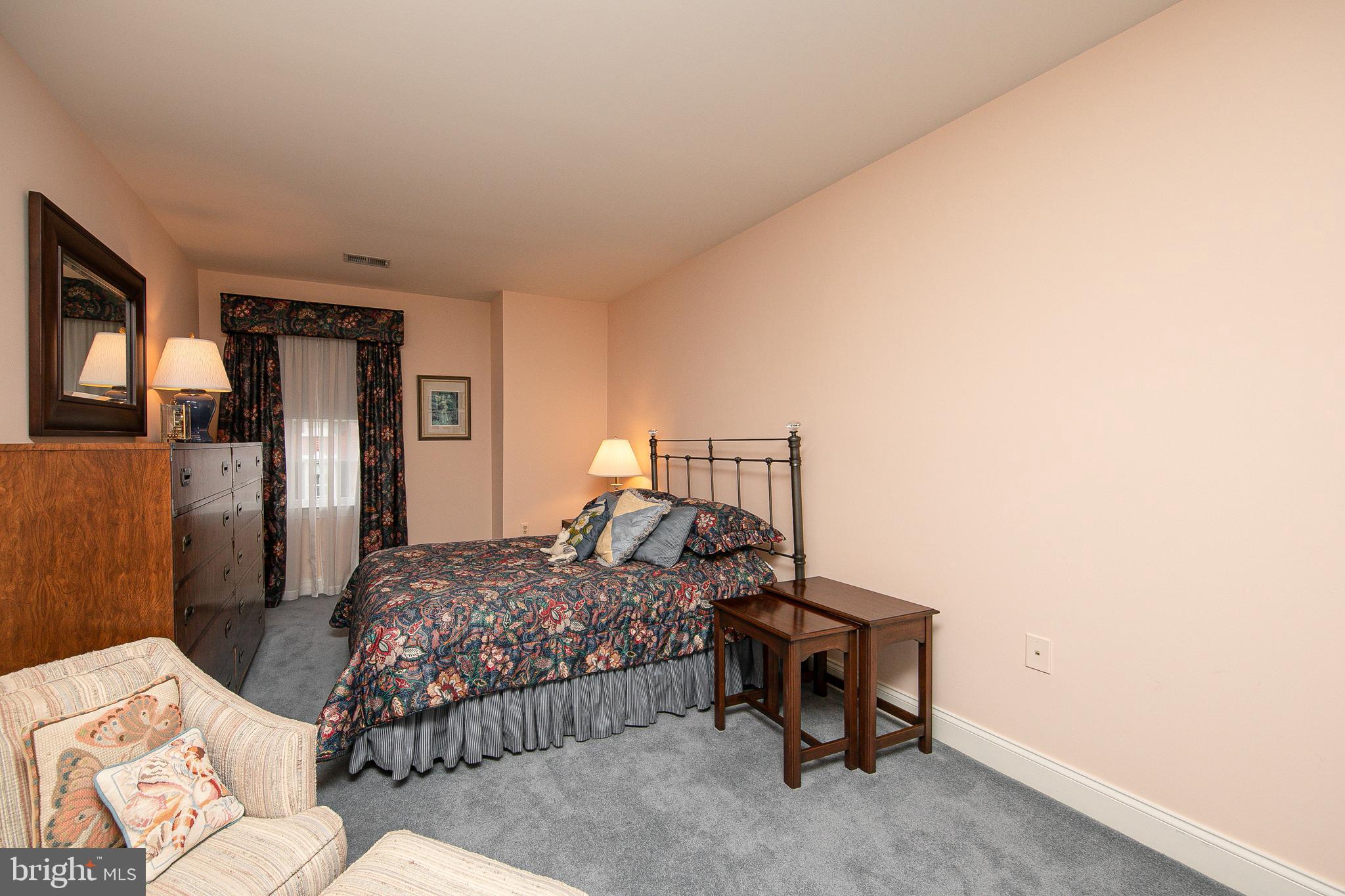 701 Pine Street Philadelphia, PA 19106 - Photo 26 of 32 Guest Bedroom #1
