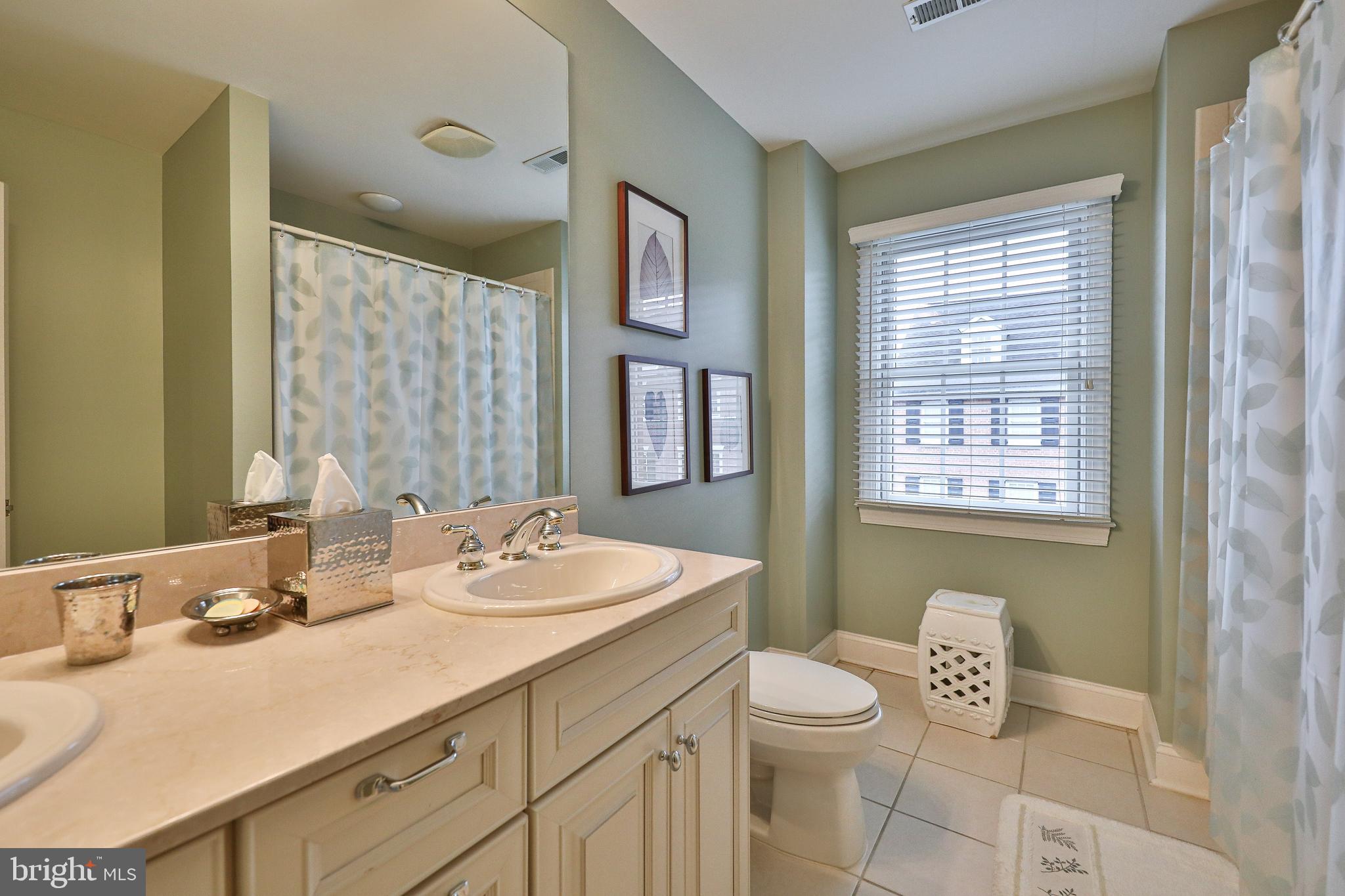 701 Pine Street Philadelphia, PA 19106 - Photo 28 of 32 Shared Bath for the Two Guestrooms