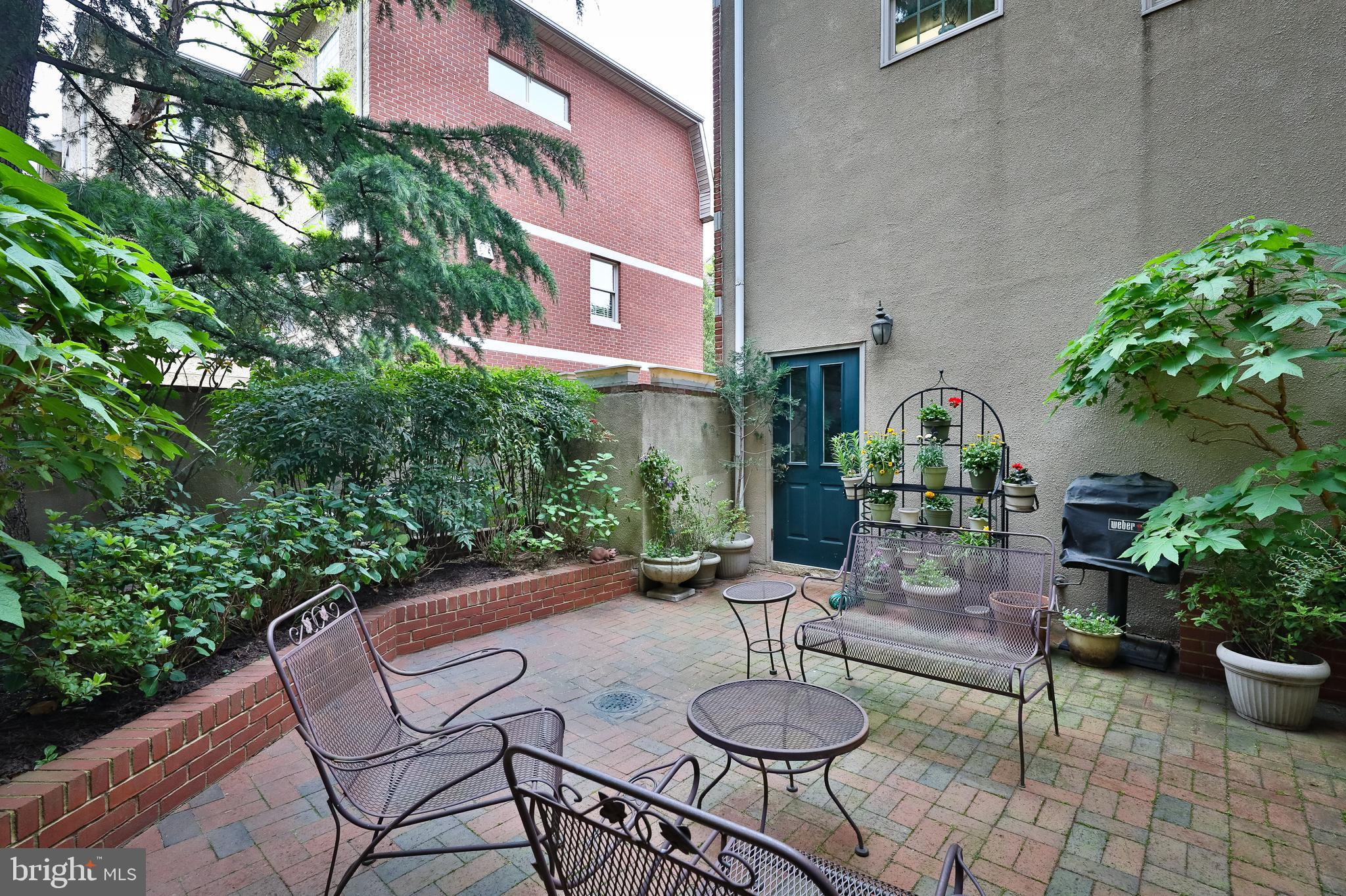 701 Pine Street Philadelphia, PA 19106 - Photo 9 of 32 Private Garden Oasis