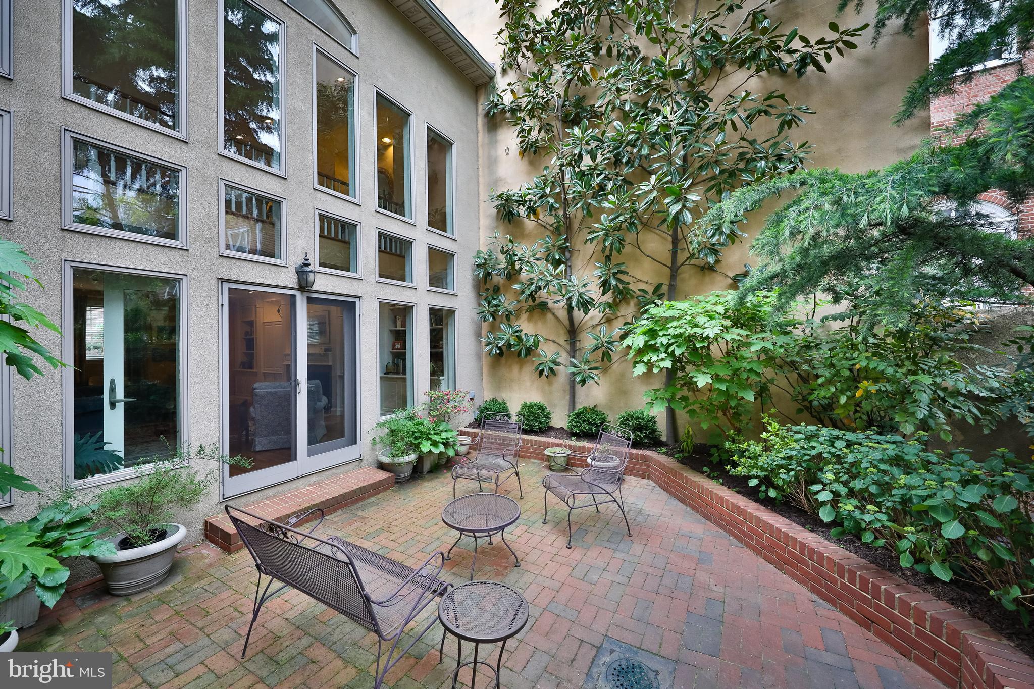 701 Pine Street Philadelphia, PA 19106 - Photo 10 of 32 View from All Interior Windows of the Garden