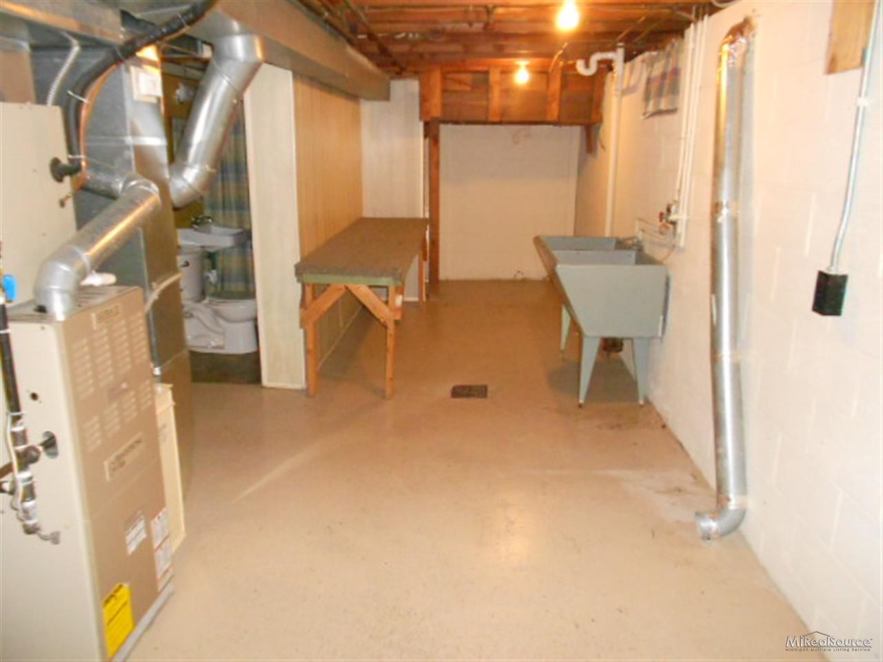 3130 Riverside Drive Port Huron, MI 48060 - Photo 21 of 24 31159734-22.JPG