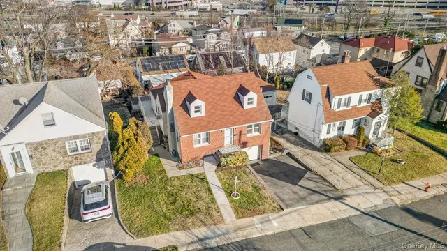 a view of a house with basketball court
